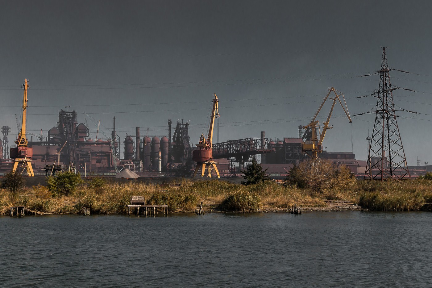 Оборона Маріуполя 2022 року: гарнізон, ізоляція та бої за «Азовсталь»