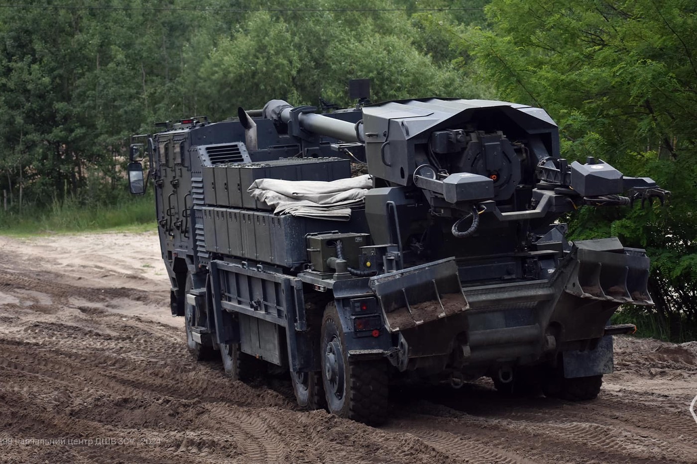 CAESAR: колісна 155-мм САУ, мобільність і автоматизація вогню